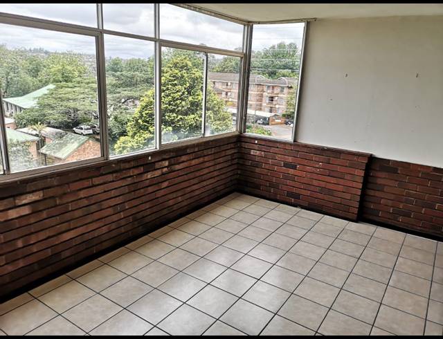 2 BEDROOM APARTMENT TO LET IN CLARENDON